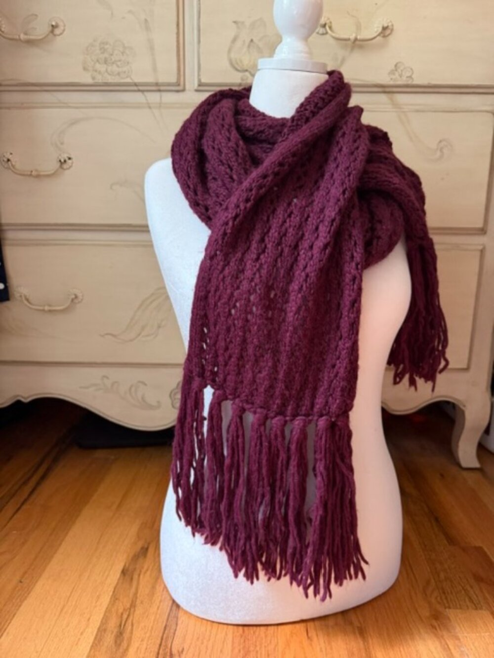 Abercrombie Cranberry Knit Scarf- comfy, cozy & warm